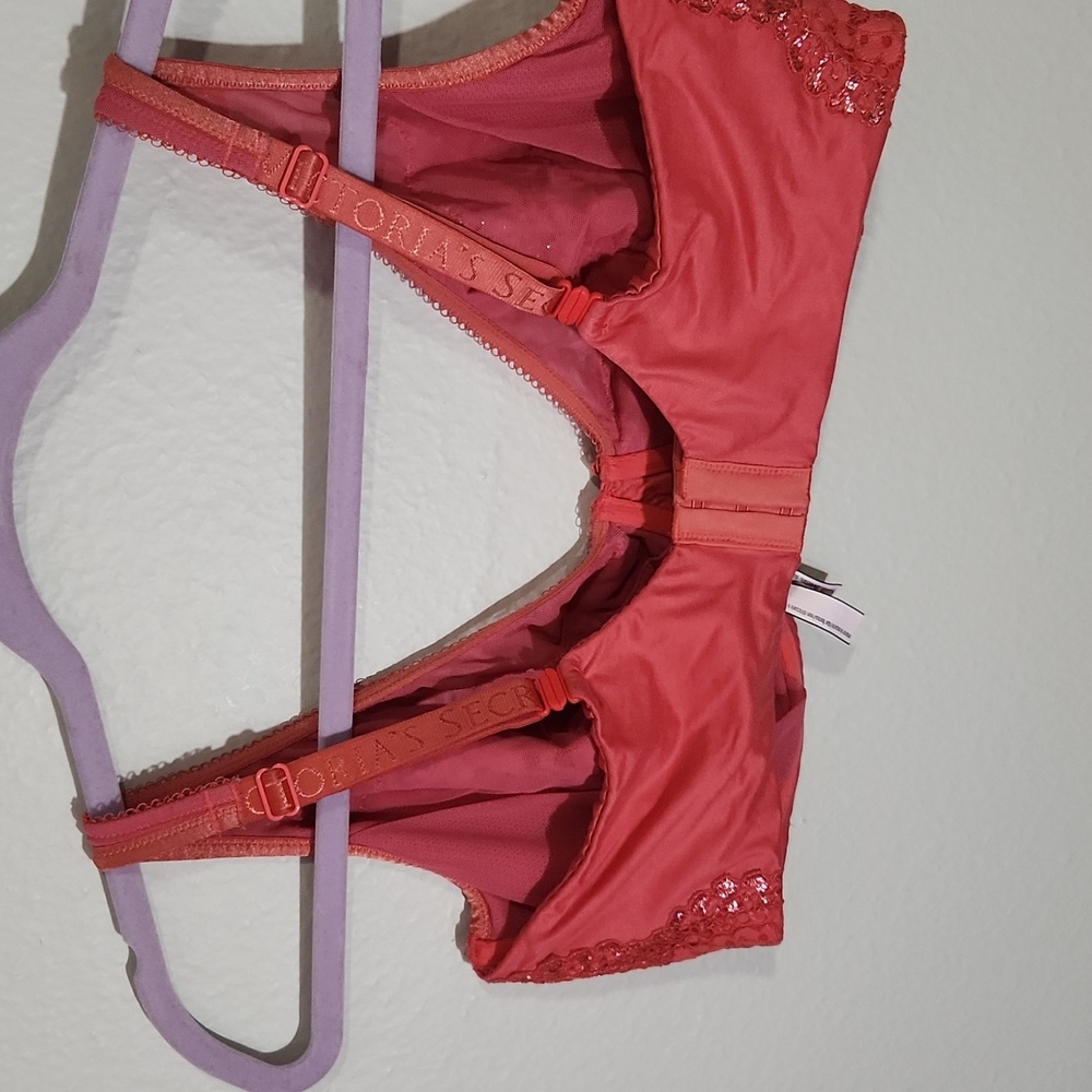 VICTORIA SECTRET Elegant Lace Coral Bra Size 40DDD. - Picture 5 of 11